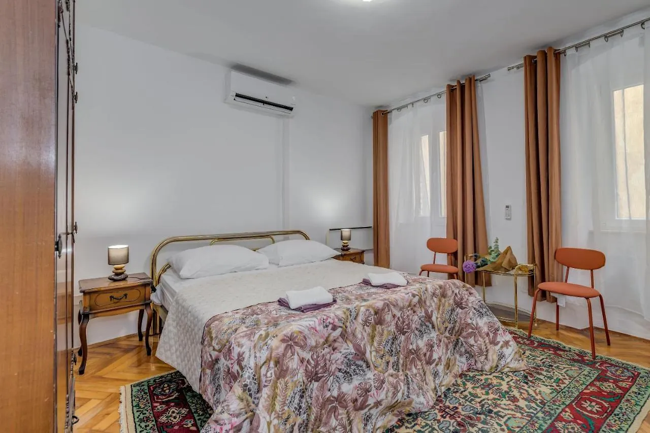 Apartment Mirta Split