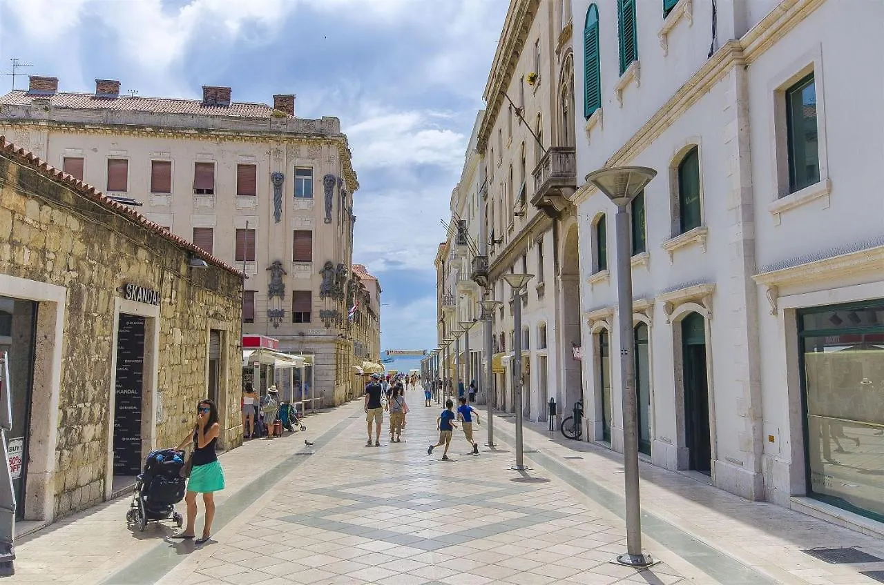 Apartment Mirta Split 0*,  Croacia