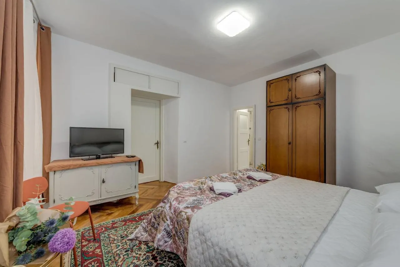 Apartment Mirta Split