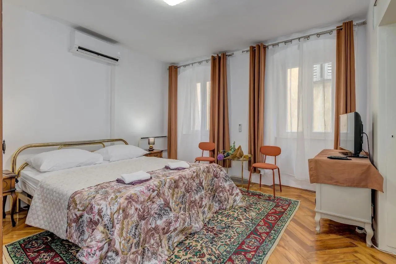Apartment Mirta Split 0*,